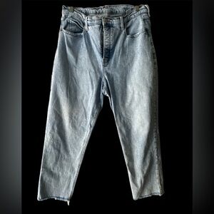 Old Navy women’s Light Blue Relaxed Jeans size 18